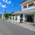 Rumah Hook 2 Lantai Full Furnished di Pusat Kota Banyuwangi Dijual, Cocok untuk Investasi dan Homestay