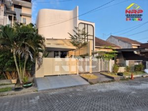 Disewakan Rumah Modern Full Furniture 2 Lantai di Tamanbaru Banyuwangi, Cocok untuk Hunian Keluarga dan Profesional